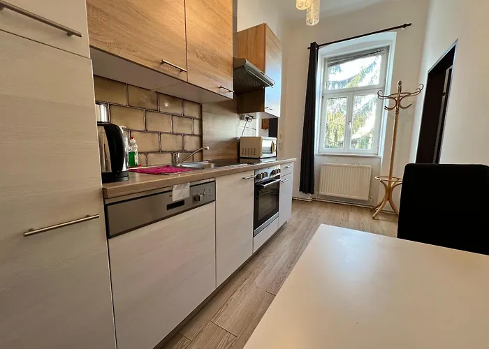 Welcoming 3br Shared Apt-near Bahnhof Meidling Apartman *