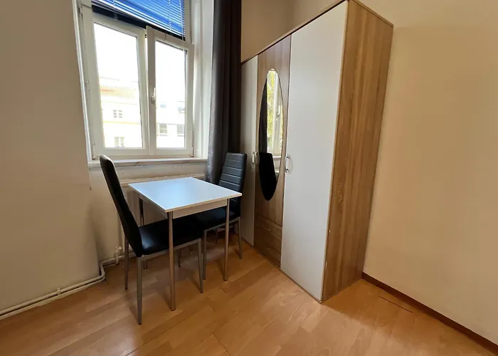 Welcoming 3br Shared Apt-near Bahnhof Meidling * Bécs