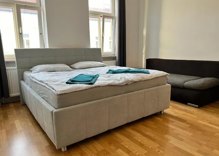 Welcoming 3br Shared Apt-near Bahnhof Meidling
